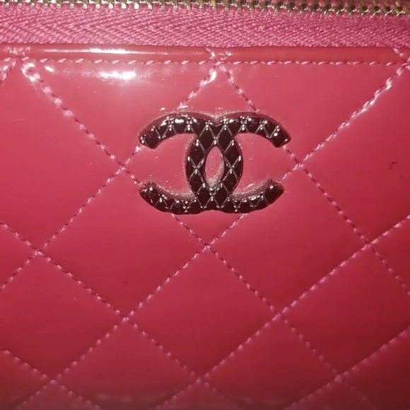 Chanel Quilted Patent Longwallet - Picture 4 of 15